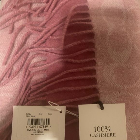 Cashmere Coach Pink Scarf - never worn with tags 100% authentic cashmere - Picture 2 of 5